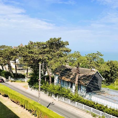 Aux Flots Bleus Avec Balcon Et Vue Sur Mer 트로우빌쉬메르 외부 사진